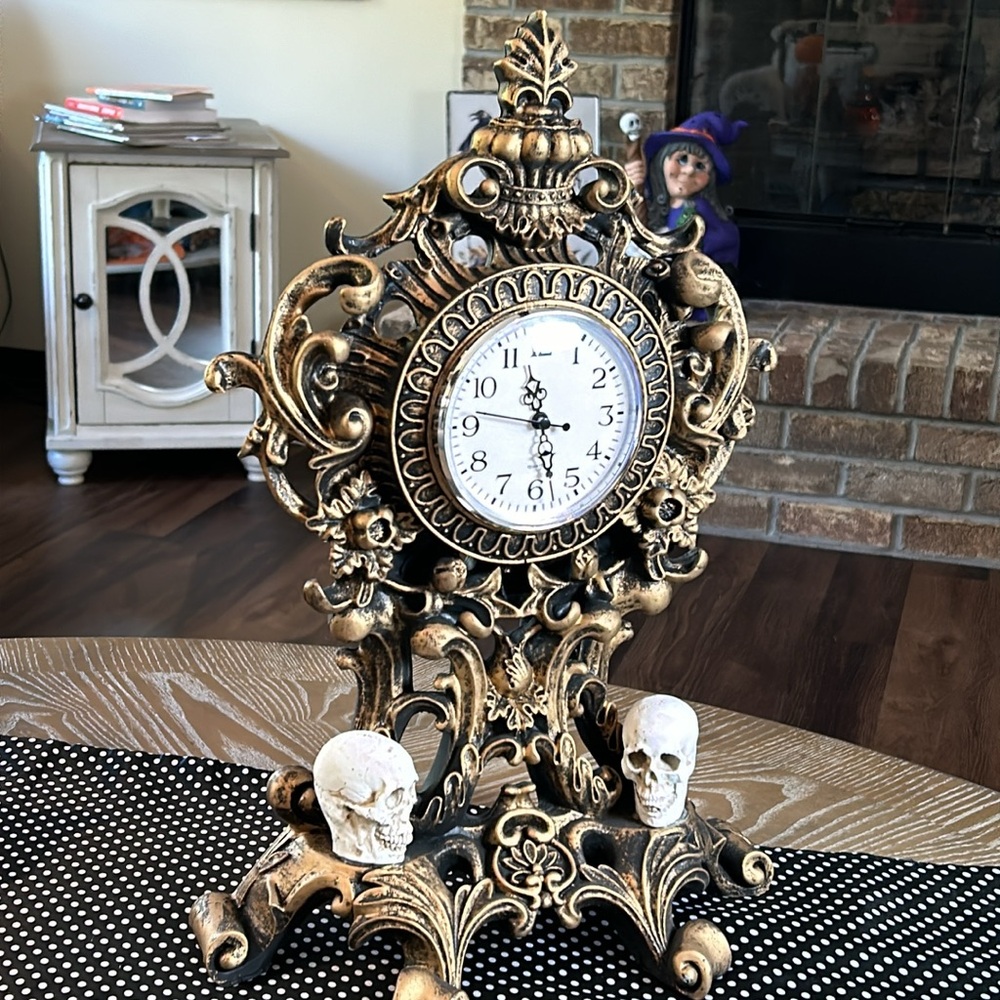 NEW! LARGE Vintage Inspired Gothic Baroque 
Ornate Skull Mantel Tabletop Clock - Picture 6 of 10
